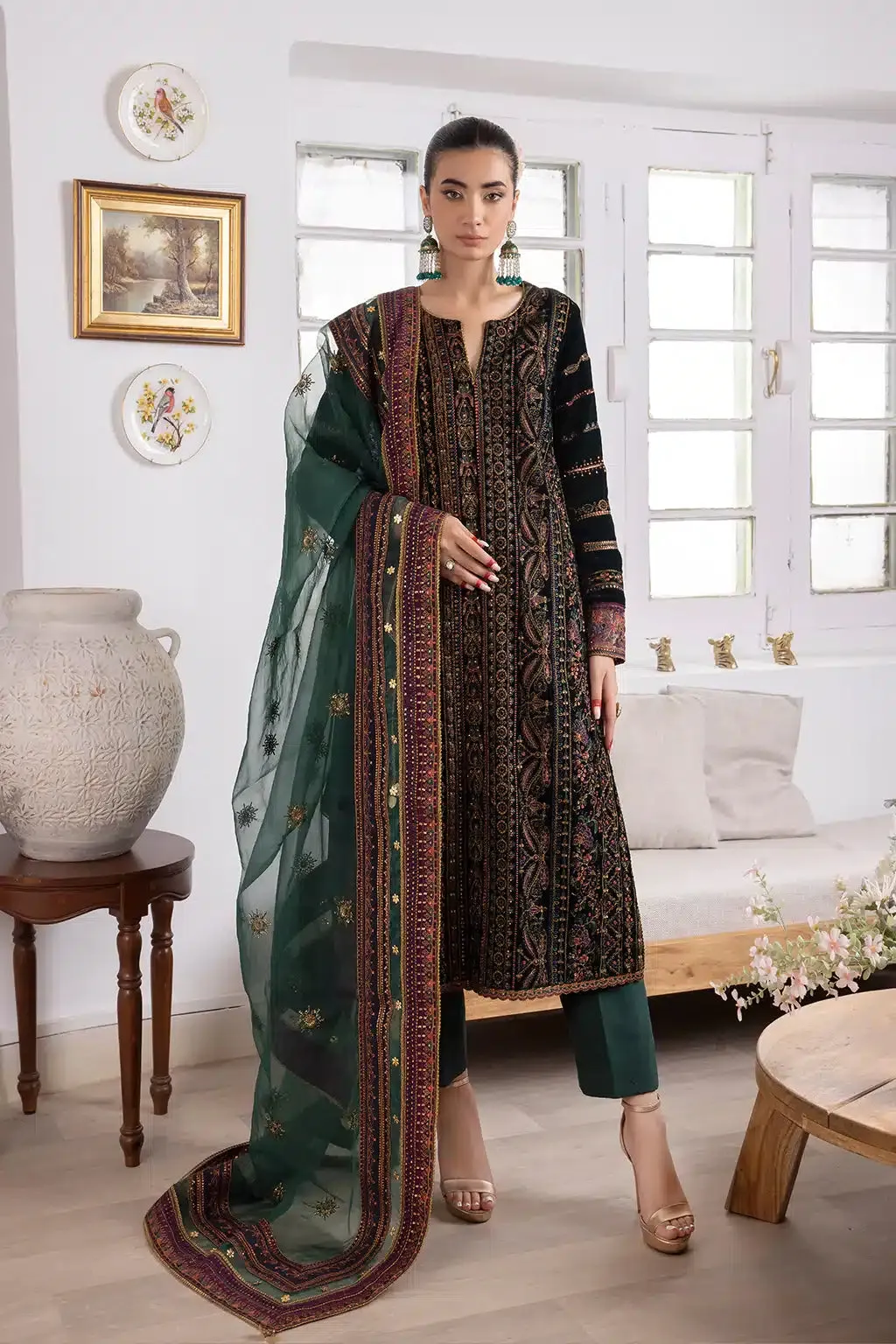 Iznik | Festive Velvet 23 | IV-22 HUSHAIMA