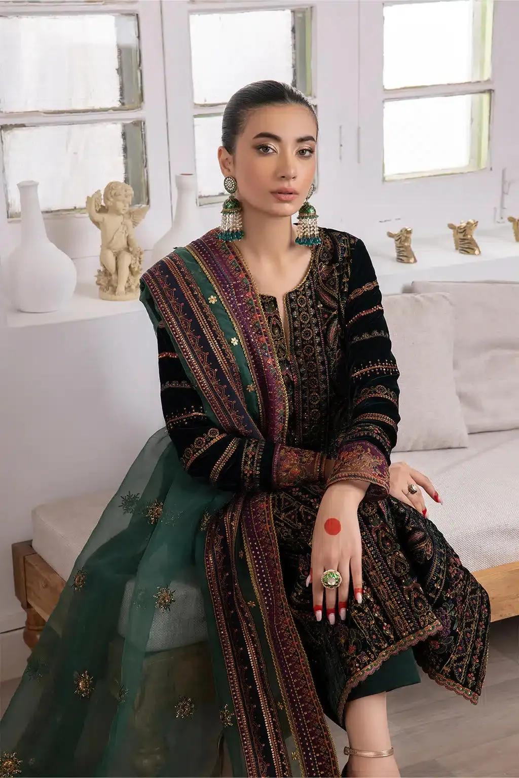 Iznik | Festive Velvet 23 | IV-22 HUSHAIMA