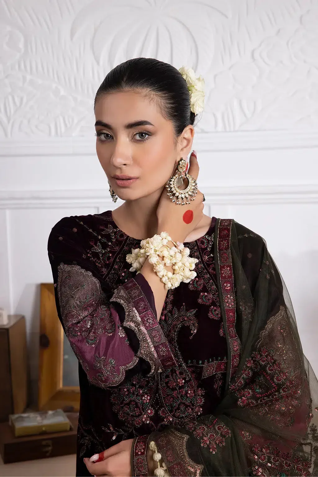 Iznik | Festive Velvet 23 | IV-30 AZITAH